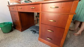 Conjunto de escritorio de cuero y madera