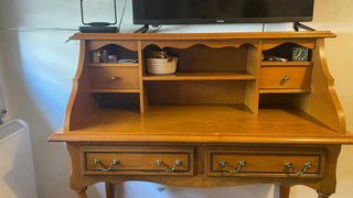 Mueble antiguo de madera hecho a mano