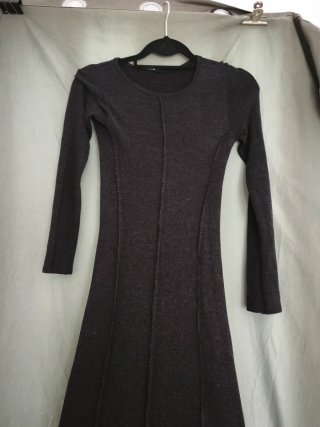 Vestido longo cinzento muito escuro