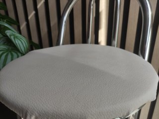 Pareja de taburetes altos con respaldo