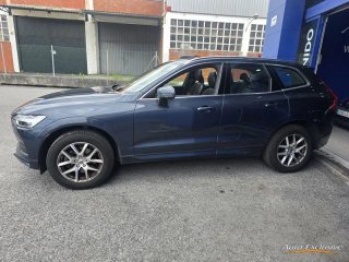 VOLVO XC60 2.0 B4 AWD MOMENTUM AUTO