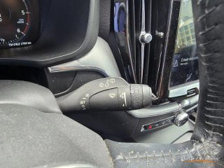 VOLVO XC60 2.0 B4 AWD MOMENTUM AUTO