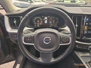 VOLVO XC60 2.0 B4 AWD MOMENTUM AUTO