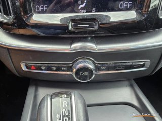 VOLVO XC60 2.0 B4 AWD MOMENTUM AUTO