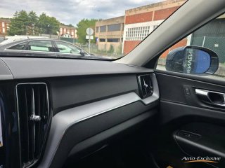 VOLVO XC60 2.0 B4 AWD MOMENTUM AUTO