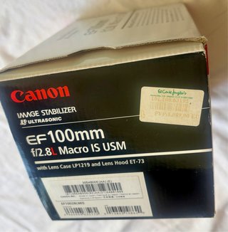 Canon EF 100mm f/2.8L Macro IS USM