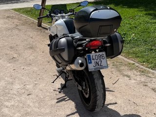 BMW F800R Blanca y Negra