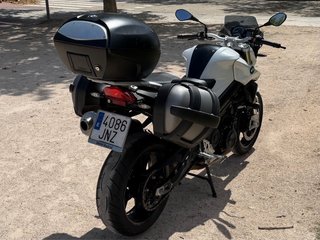 BMW F800R Blanca y Negra