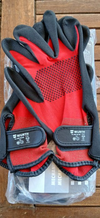 Guantes de trabajo rojos y negros