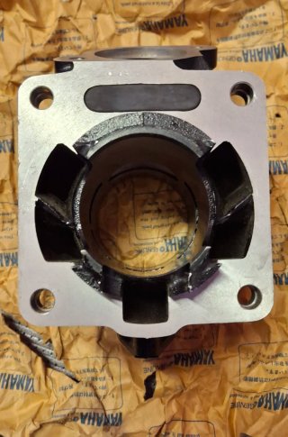 Cilindro delantero Yamaha RD500 47X-W1135-01