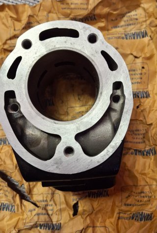 Cilindro delantero Yamaha RD500 47X-W1135-01