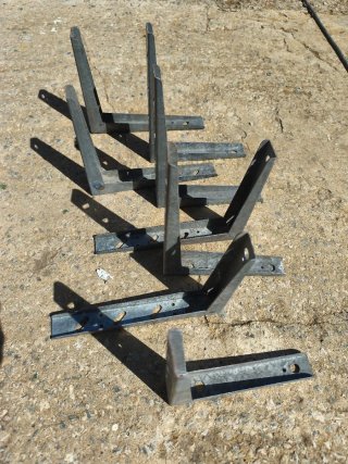 8 Escuadras galvanizadas
