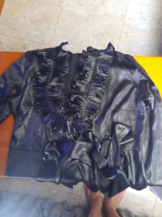 Blusa elegante con volantes