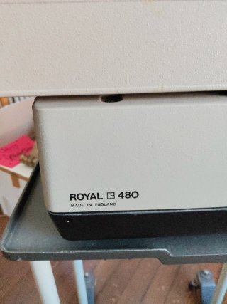 Máquina de escribir Royal 480