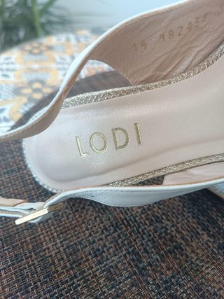 Zapatos LODI blancos plataforma pedrería