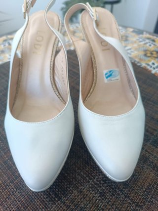 Zapatos LODI blancos plataforma pedrería