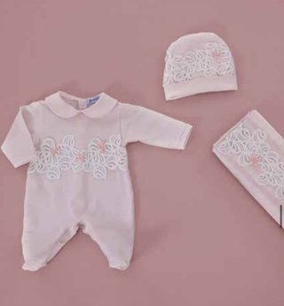 Tutina, cappellino e copertina neonato