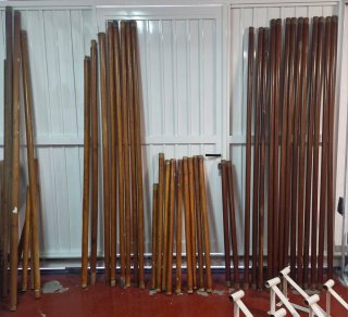 Barras de ballet barnizadas y soportes de pared