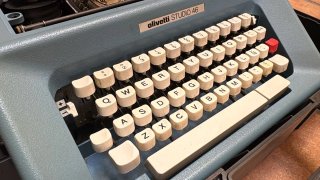 Máquina de escribir Olivetti Studio 46 + maletín