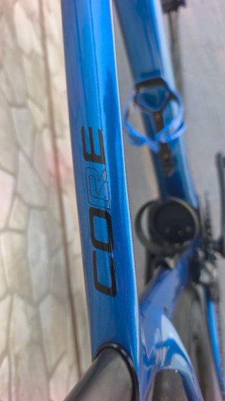 Bicicleta BH CORE Eléctrica Con ruedas visión alum