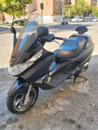 Piaggio X8 400 Maxi Scooter Negra