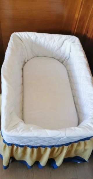 Cuna de mimbre para bebé