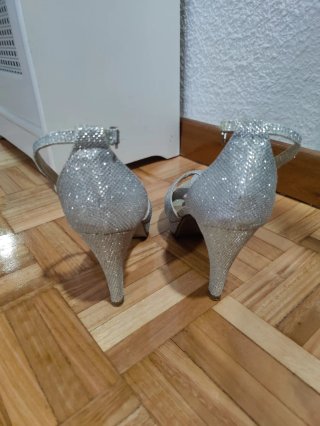 Sandalias de fiesta plateadas con brillo