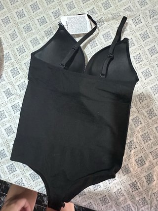 Body negro con tirantes