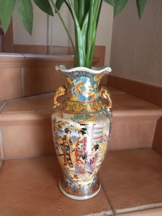 Jarrón decorativo con planta