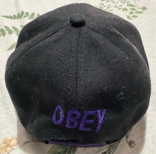 Gorra OBEY Snapback Negra y Morada