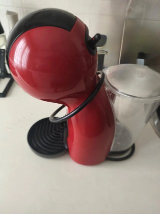 Cafetera Dolce Gusto Krups Roja y Negra