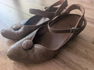 Think! Zapatos Mary Jane Marrones