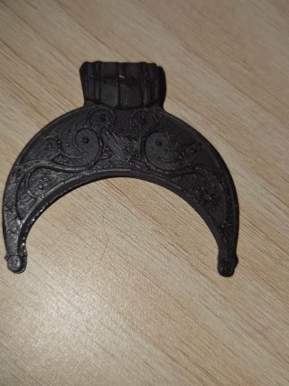 Colgante Luna Gótica Negro no tiene marca.