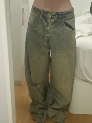 Pantalones vaqueros anchos desgastados