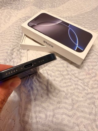 iPhone 16 Pro 128GB Space Gray + 5 Fundas