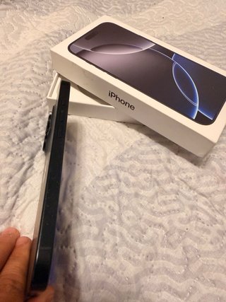 iPhone 16 Pro 128GB Space Gray + 5 Fundas