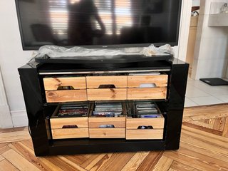 Mesa de TV lacada con bandeja giratoria