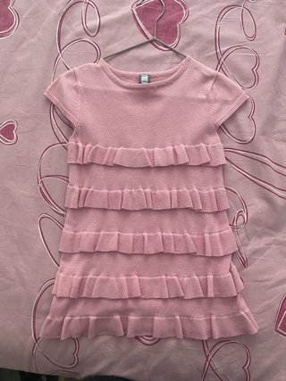 Vestido rosa infantil con volantes