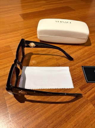 Occhiali da sole Versace neri e marroni