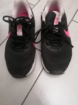 Scarpe Nike nere e rosa