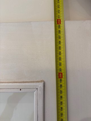 Puerta blanca de madera y cristal