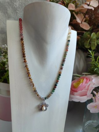 Collar de piedras naturales y plata