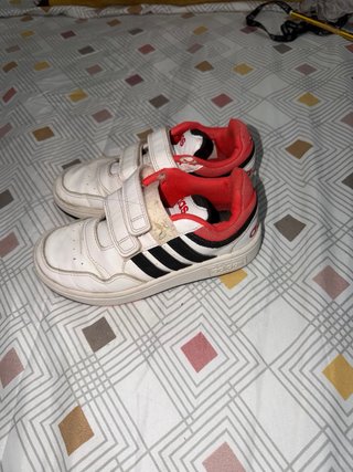 Zapatillas Adidas Unisex Blancas y Rojas