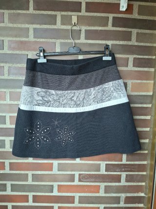 Falda Desigual Punto y Relieve Talla L