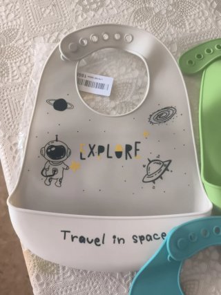 Babero silicona dinosaurio Travel in space