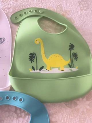 Babero silicona dinosaurio Travel in space