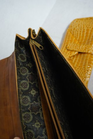 Valigetta vintage in pelle con rilievo Andrea