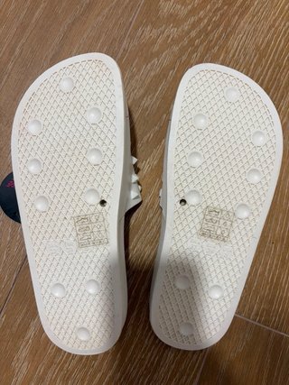 Chanclas La Push blancas con tachuelas