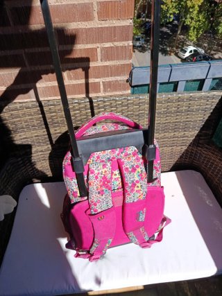 Mochila con ruedas y estampado floral