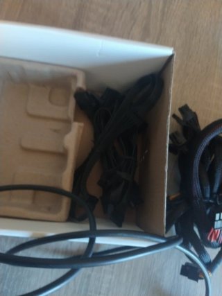 Fuente de poder Cooler Master G750M